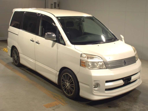 2007 Toyota Voxy AZR60G[2]