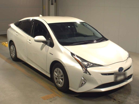 2018 Toyota Prius ZVW50[2]