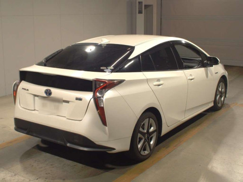 2016 Toyota Prius ZVW50[1]