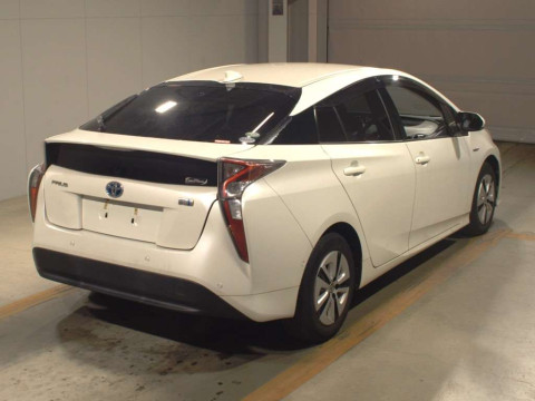 2016 Toyota Prius ZVW51[1]