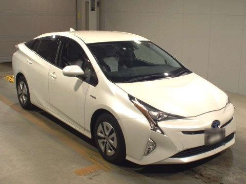 2016 Toyota Prius ZVW51[2]