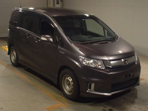 2015 Honda Freed spike hybrid GP3[2]