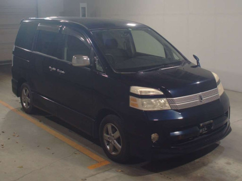 2005 Toyota Voxy AZR60G[2]