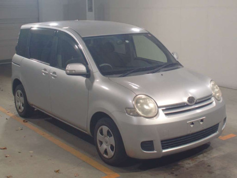 2010 Toyota Sienta NCP81G[2]