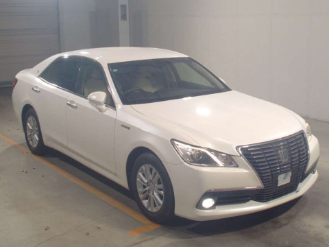 2013 Toyota Crown Hybrid AWS210[2]