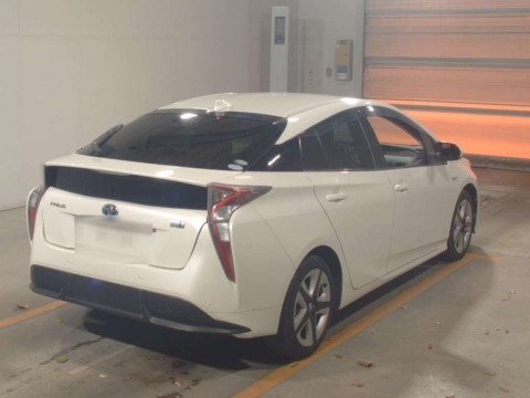 2016 Toyota Prius ZVW51[1]