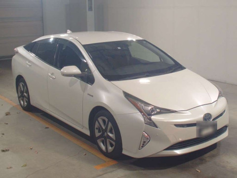 2016 Toyota Prius ZVW51[2]