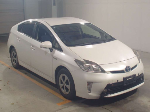 2015 Toyota Prius ZVW30[2]