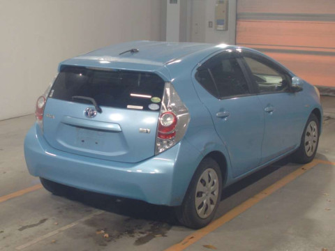 2013 Toyota Aqua NHP10[1]