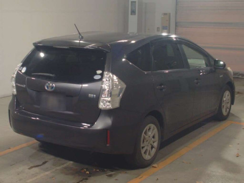 2011 Toyota Prius alpha ZVW41W[1]