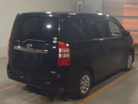 2011 Toyota Noah ZRR70G[1]