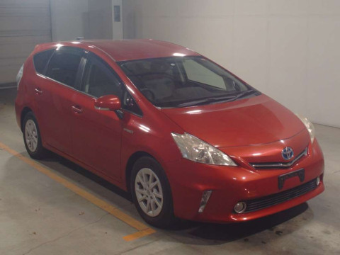 2011 Toyota Prius alpha ZVW41W[2]