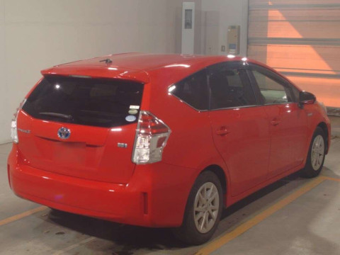 2014 Toyota Prius alpha ZVW41W[1]