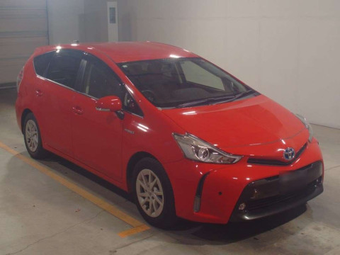 2014 Toyota Prius alpha ZVW41W[2]