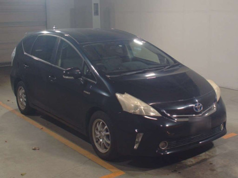 2011 Toyota Prius alpha ZVW41W[2]