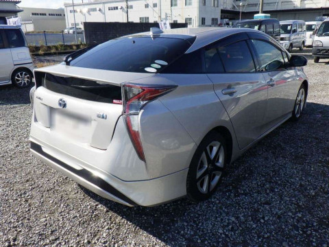 2015 Toyota Prius ZVW50[1]