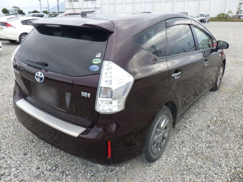 2014 Toyota Prius alpha ZVW40W[1]