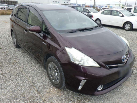 2014 Toyota Prius alpha ZVW40W[2]