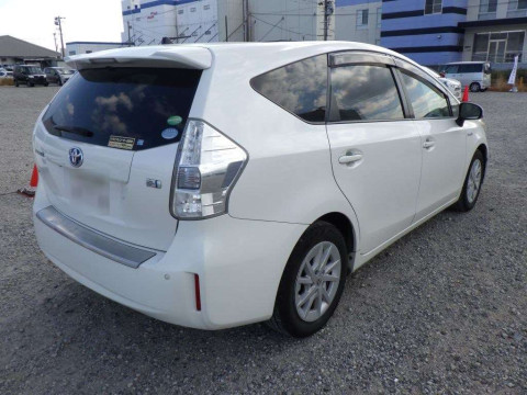 2012 Toyota Prius alpha ZVW40W[1]