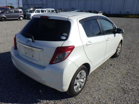 2011 Toyota Vitz NSP130[1]