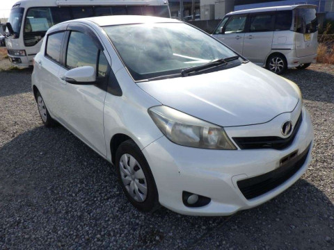 2013 Toyota Vitz KSP130[2]