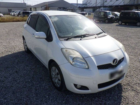 2010 Toyota Vitz SCP90[2]