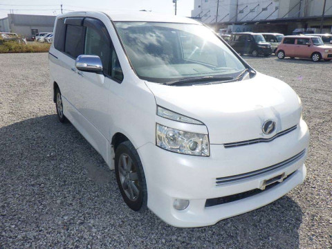 2009 Toyota Voxy ZRR70W[2]