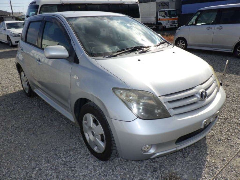 2005 Toyota IST NCP61[2]