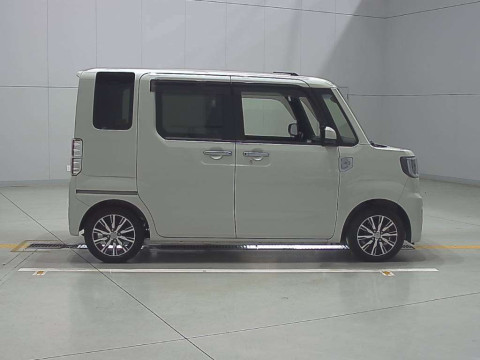 2017 Daihatsu Wake LA700S[2]