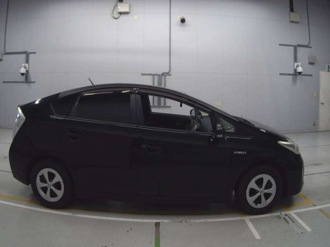 2013 Toyota Prius ZVW30[2]