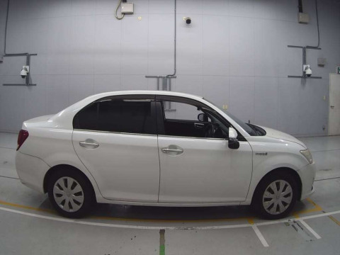 2013 Toyota Corolla Axio NKE165[2]