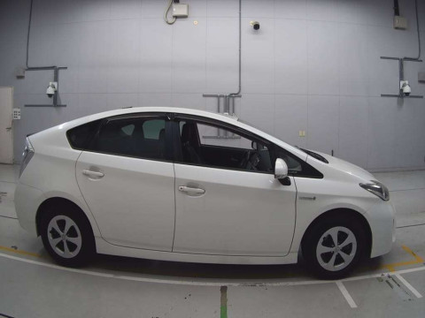 2014 Toyota Prius ZVW30[2]