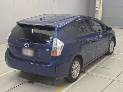 2013 Toyota Prius alpha ZVW41W[1]