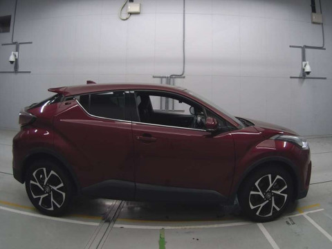 2017 Toyota C-HR NGX50[2]