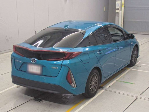 2017 Toyota Prius PHV ZVW52[1]