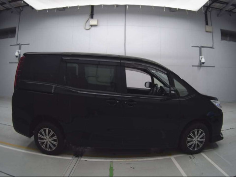 2016 Toyota Noah ZRR85G[2]