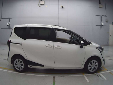 2018 Toyota Sienta NSP170G[2]