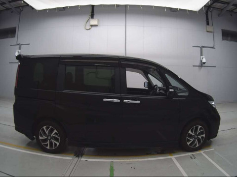 2016 Honda Step WGN Spada RP3[2]