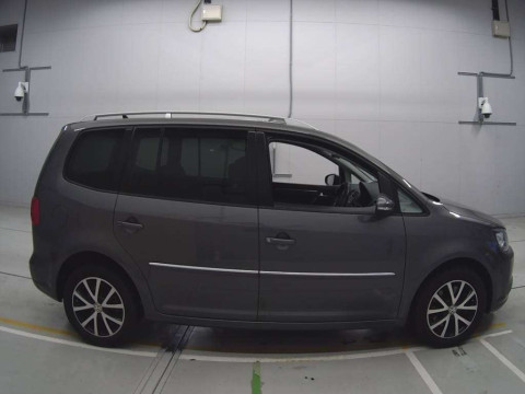 2014 Volkswagen Golf Touran 1TCTH[2]