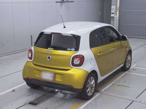 2015 Smart fortwo 453042[1]