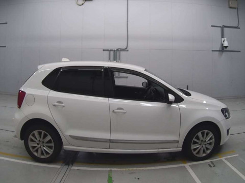 2012 Volkswagen Polo 6RCBZ[2]