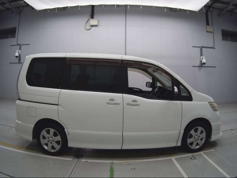 2010 Nissan Serena CC25[2]