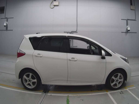 2013 Toyota Ractis NSP120[2]