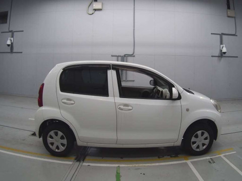 2012 Toyota Passo KGC30[2]