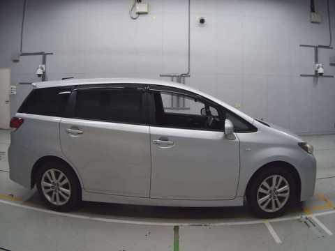 2011 Toyota Wish ZGE20W[2]