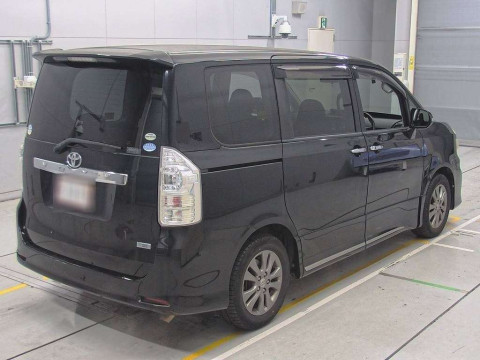 2011 Toyota Voxy ZRR70W[1]