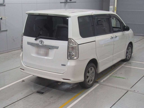 2009 Toyota Voxy ZRR75W[1]