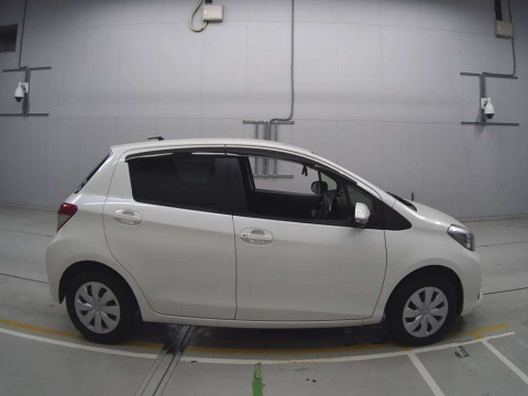 2013 Toyota Vitz NSP130[2]