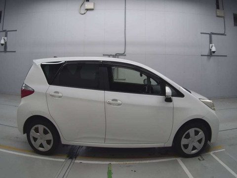 2012 Toyota Ractis NSP120[2]