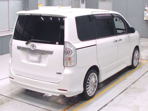 2010 Toyota Voxy ZRR70W[1]